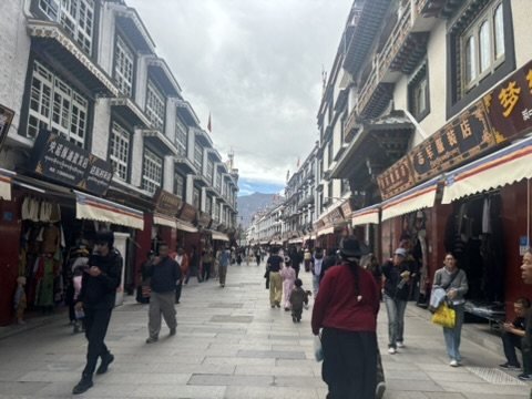 Pilgerweg Barkhor rund um den Jokhang-Tempel in Lhasa