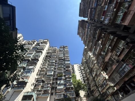 Übereinandergestapelte Strassenebenen in Chongqing